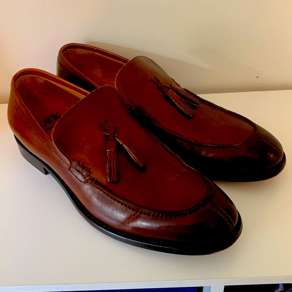 Italian shoes. Asks fifth avenue